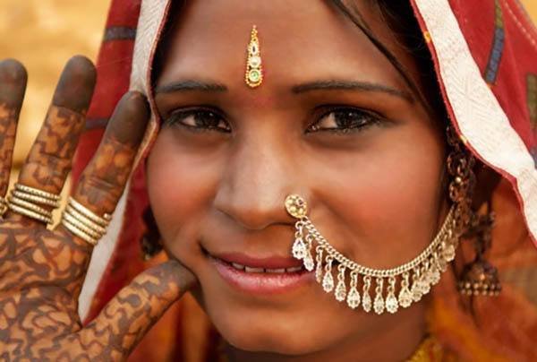 indian-woman-nose-ring-piercing